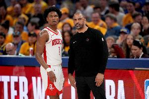 斯通：指望拥有最佳球员来实现夺冠太考验运气 主帅的能力更重要