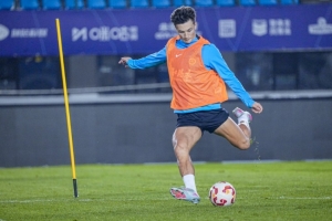 期待明天展现最佳状态  深圳新鹏城完成赛前官训