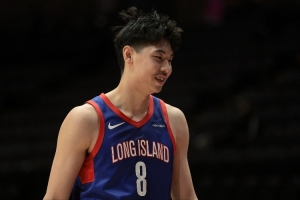 媒体人：崔永熙美方团队一直在给他找机会 看能不能签E10合同