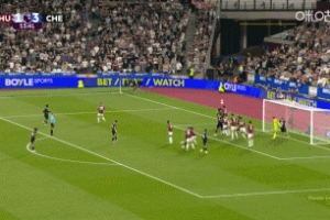 角球机会破门，西汉姆联守门员扑救脱手，凯塞多进球