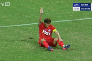 开场23分钟伤退！廖均健无法坚持比赛，被杨瑞琦换下