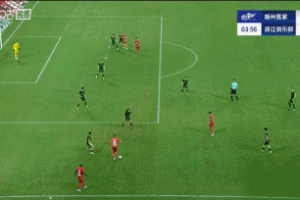 互送大礼！赵博扑救将球从裆下漏过，奥马尔松抢断后空门没打进