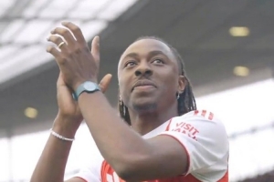 重磅新援！阿森纳晒埃泽酋长球场亮相视频：完美的欢迎