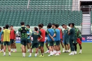 恩加德乌现身球场，吴少聪和达万缺席今日国安赛前训练