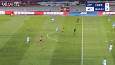 这球漂亮！奥莫伊胡安弗禁区线附近远射得手，亚泰1-0领先新鹏城