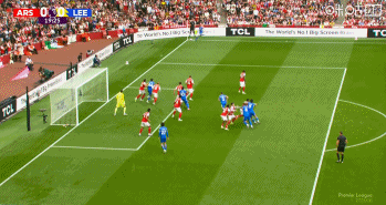 好扑！斯特鲁伊克头球势大力沉，拉亚反应飞快扑出力保球门不失