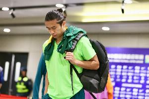 足球报：张玉宁经过检查后并无大碍，应该不会影响接下来的比赛