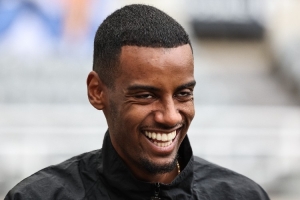 压轴大戏！电讯报列英超关窗前潜在交易：伊萨克领衔&曼联3人上榜