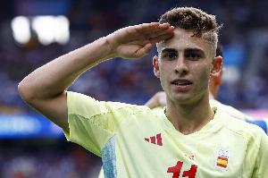 记者：费尔明身边人士希望他留在巴萨，切尔西正在等待球员回应