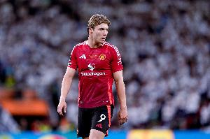 记者：那不勒斯、曼联和霍伊伦的经纪团队在商讨强制买断的细节