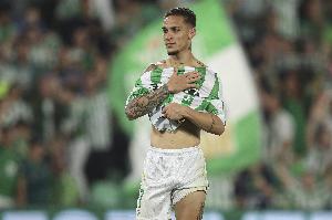 记者：贝蒂斯签安东尼今天不会达协议，曼联想加买断或共享所有权