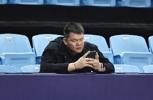 媒体人：广东操作难度远高于苏伟一换五 朱芳雨不愧为CBA抄底的神