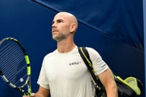 6号种子谢尔顿在决胜盘因伤退赛，送马纳里诺晋级美网男单16强