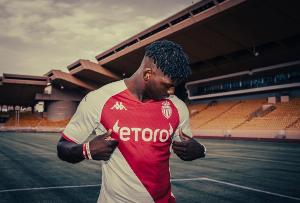 记者：恩博洛接近离开摩纳哥，球员受到多支欧洲球队关注