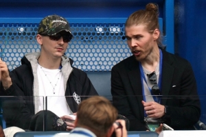 吸引力，演员“甜茶”查拉梅现场观战切尔西vs富勒姆比赛