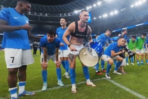 我们并肩为鹏城 今晚命运掌握在我们自己手中