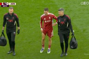 有点伤？第89分钟维尔茨一瘸一拐下场，远藤航登场