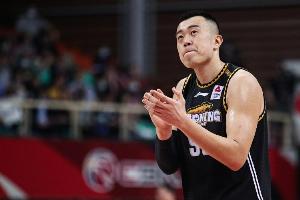 入选次数不多！韩德君国家队生涯场均7.3分4.8篮板1.1助攻