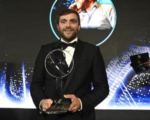 权威！罗马诺回复球迷：之前报多纳鲁马你们都不信，现在又说爱我