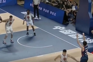 手起刀落！香港金牛孙晨然命中两记三分 贡献10分2板3助！