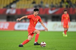 媒体人：03-04年龄段、05-06年龄段最好的中场组织者是陈泽仕