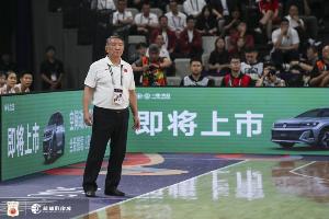 宫鲁鸣：现在的年轻球员运球突破还行但传球不行 这是最大短板