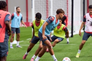 拜仁官方：球队开始备战汉堡，比朔夫恢复部分球队合练