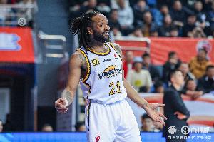 直播吧：威尔斯与辽宁完成续约 上赛季场均21.3分4助攻