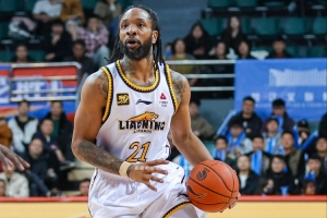 场均21.3分3.7板4助！媒体人：威尔斯将在新赛季回归辽宁男篮