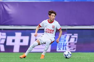 官方：韦世豪侧大腿根部内侧局部皮下软组织肿胀，正积极治疗康复