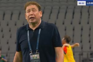 媒体人：斯卢茨基那神态让我想到阿莫林，球可以输教练不能崩啊