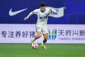 记者：对阵武汉伤退的天津外援萨尔瓦多有拉伤，明天做进一步检查