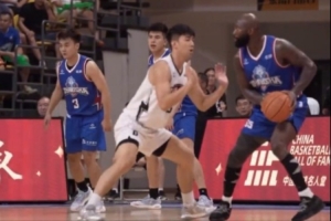 总决赛G1解立彬指导着重强调意志品质 来看新闻发布会采访视频