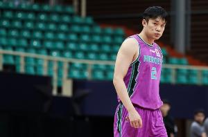 5年前的今天：丁彦雨航和山东男篮签下2年的顶薪续约合同