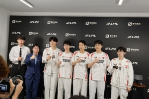 AL赛后群访 圣枪哥：我后期给了大节奏 感谢兄弟四个带我赢比赛