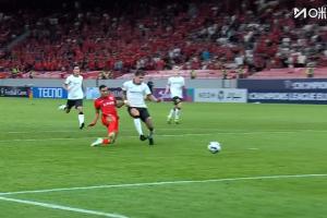 这球没进啊！第26分钟，古斯塔沃单刀被扑，海港仍0-1落后