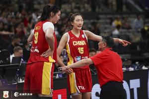 媒体人：阵容大幅度更新的中国女篮缺了些默契 在配合方面较生疏