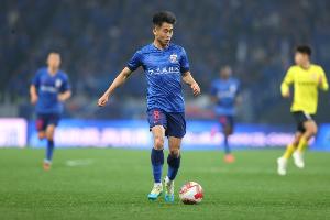 斯卢茨基：戴伟浚可能很难赶上本赛季联赛 但他仍在为此而努力