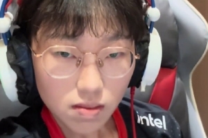 太抽象了抖音再出女版scout 直播穿黑丝跳舞