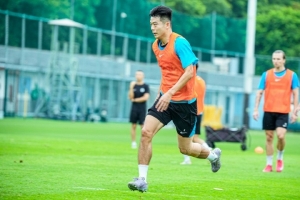 汗水不留余地，全力以赴