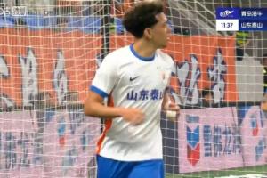 泰山1-0领先海牛！瓦科手术刀直塞策动，刘洋助攻李小恒头球破门