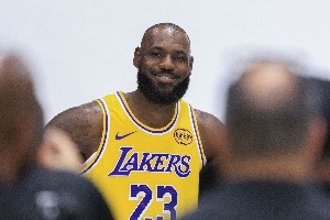 湖人球员篇：东契奇望重回一阵 老詹小里前路不明 艾顿拯救之战