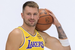 湖人前瞻球队篇：围绕东契奇修补阵容 向后詹姆斯时代平稳过渡