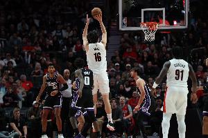 媒体人：杨瀚森适应NBA三分线的速度比想象快 若场均1三分就很棒