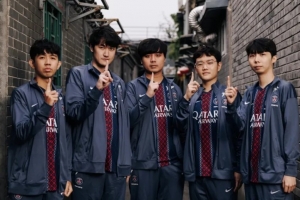 LOL官方分享今日四支出战的0-2队伍合照并配文：生死战