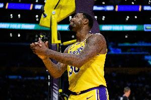 攻防都可以！斯玛特上半场3中3得8分1板3助2断