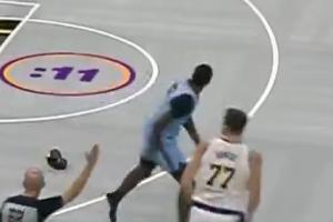 鞋都给你骗出来！东契奇变向撤步晃趴文威更是将后者鞋子钉在原地