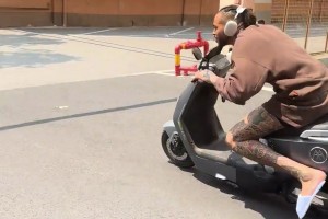 莫兰德来广东以后别的不说，车技是越来越溜了