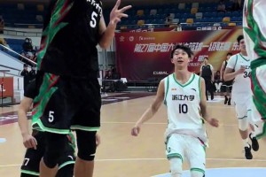 怎么可以把球打的这么丝滑的~