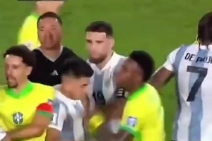 外媒解读巴阿冲突时维尼修斯竖起的2根手指：我两个欧冠